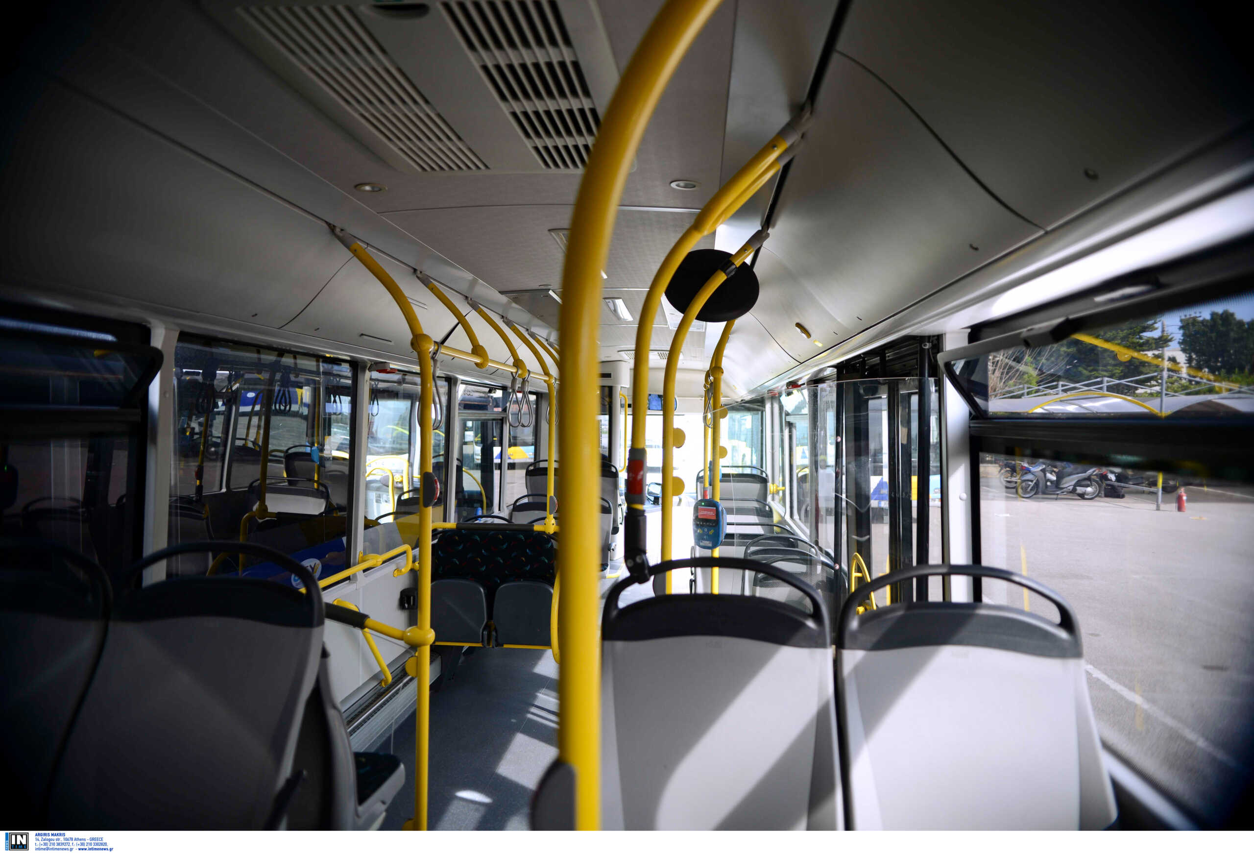 Οδηγός λεωφορείου δίνει το τιμόνι σε ανήλικη – Βίντεο ντοκουμέντο του Tlive