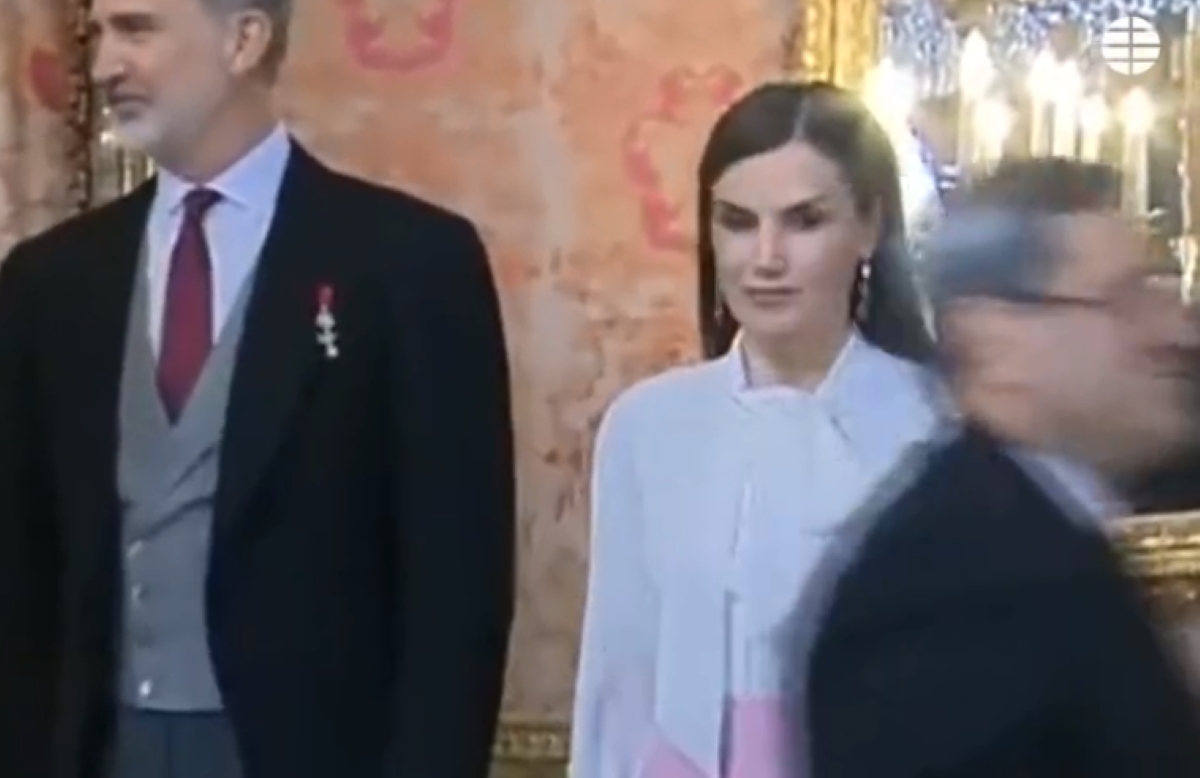 Ισπανία: Ο Ιρανός πρέσβης δεν έδωσε το χέρι του στη βασίλισσα Λετίθια