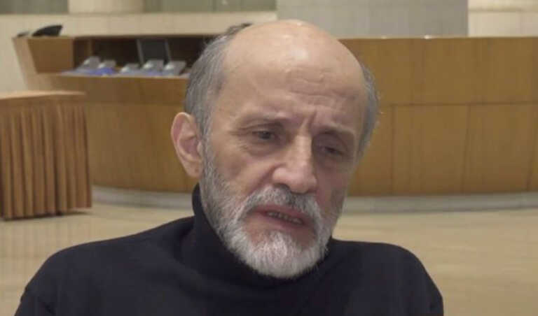  Είναι ένας δαιμονικός άνθρωπος
