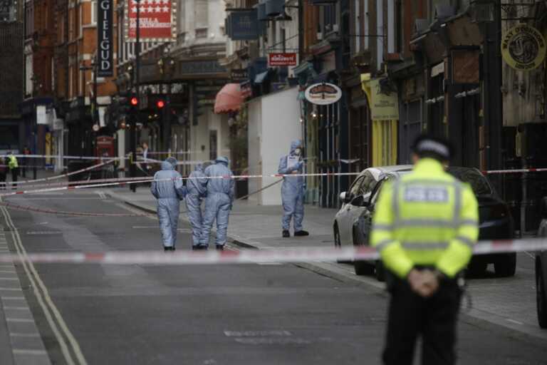 Πυροβολισμοί σε κηδεία στο Λονδίνο! Αναφορές για τέσσερις τραυματίες, εκ των οποίων ένα 7χρονο κορίτσι