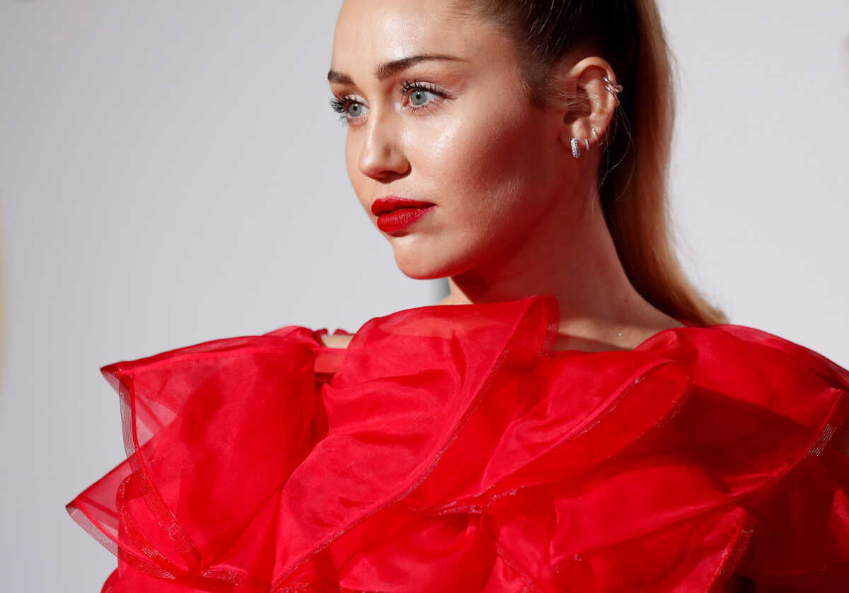 H Miley Cyrus επιστρέφει με νέο τραγούδι