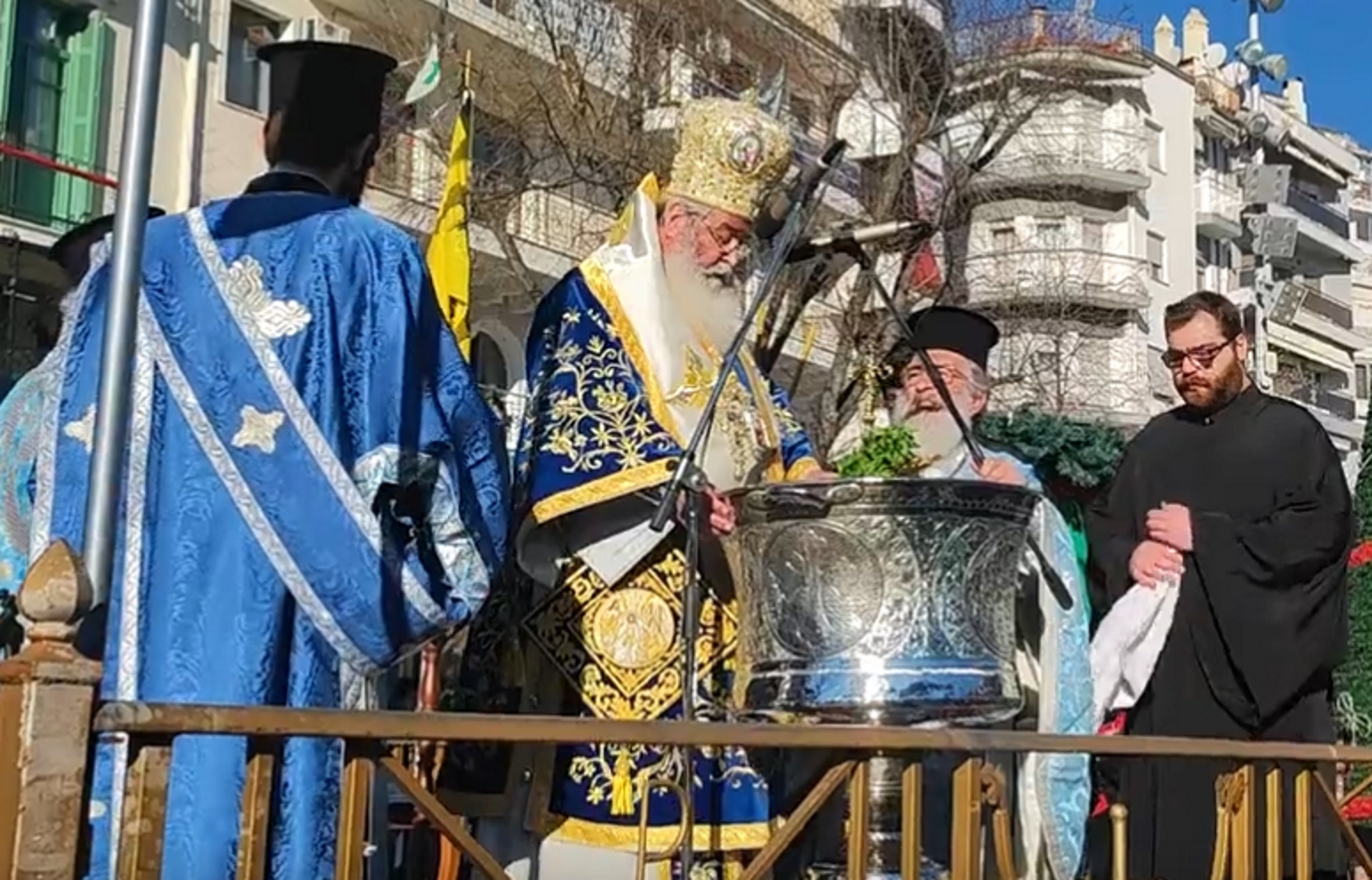 Θεοφάνεια στην Κοζάνη: Το «καρφί» του μητροπολίτη Παύλου λίγο πριν ρίξει τον τίμιο σταυρό