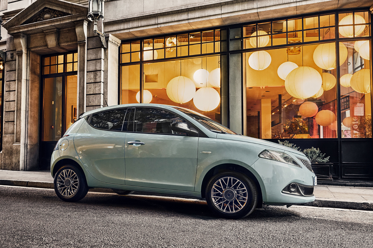 Η ανανεωμένη Lancia Ypsilon εξοπλίζεται με Mild Hybrid βενζινοκινητήρα 1.0