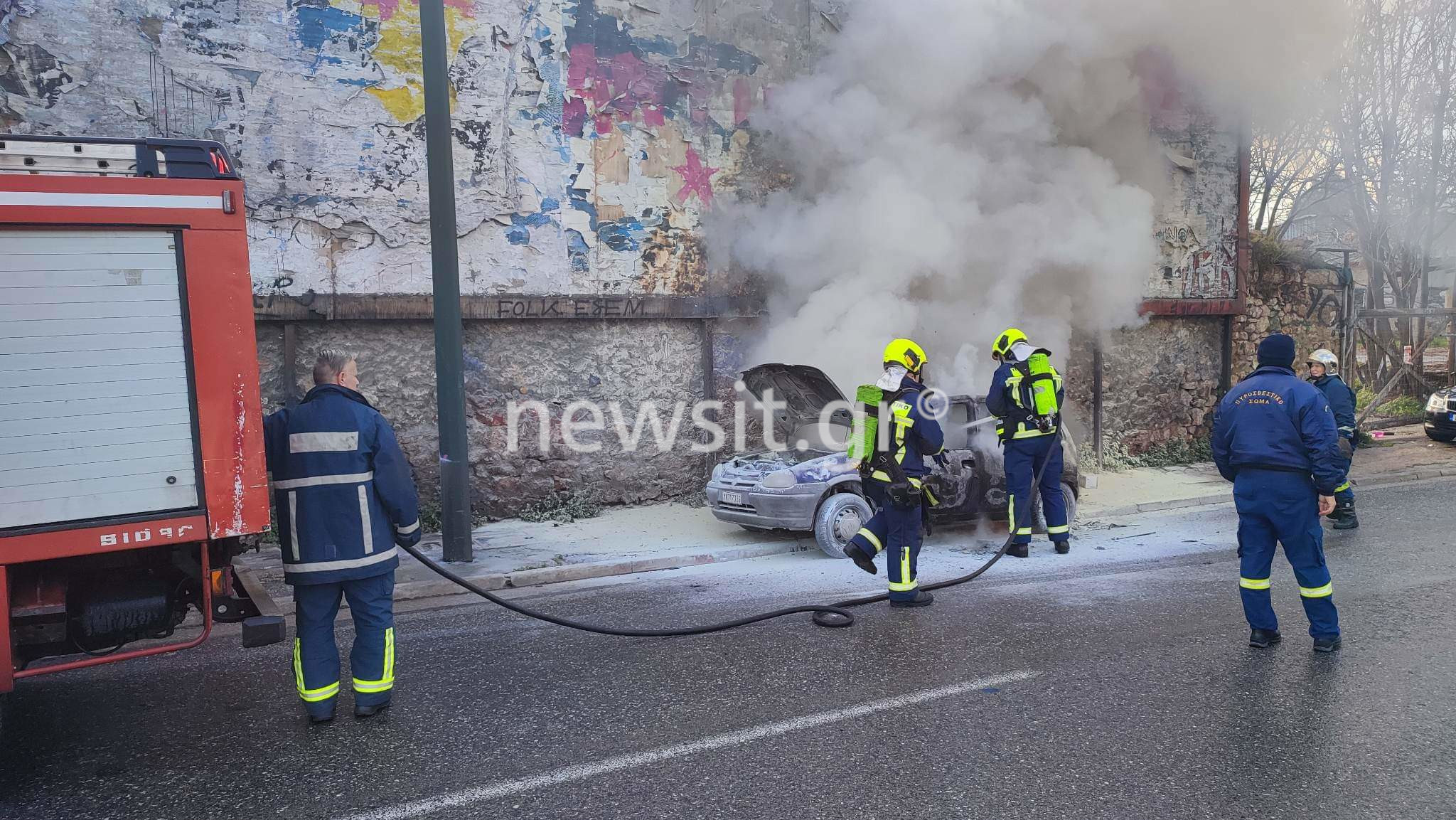 Φωτιά σε αυτοκίνητο στην Πειραιώς