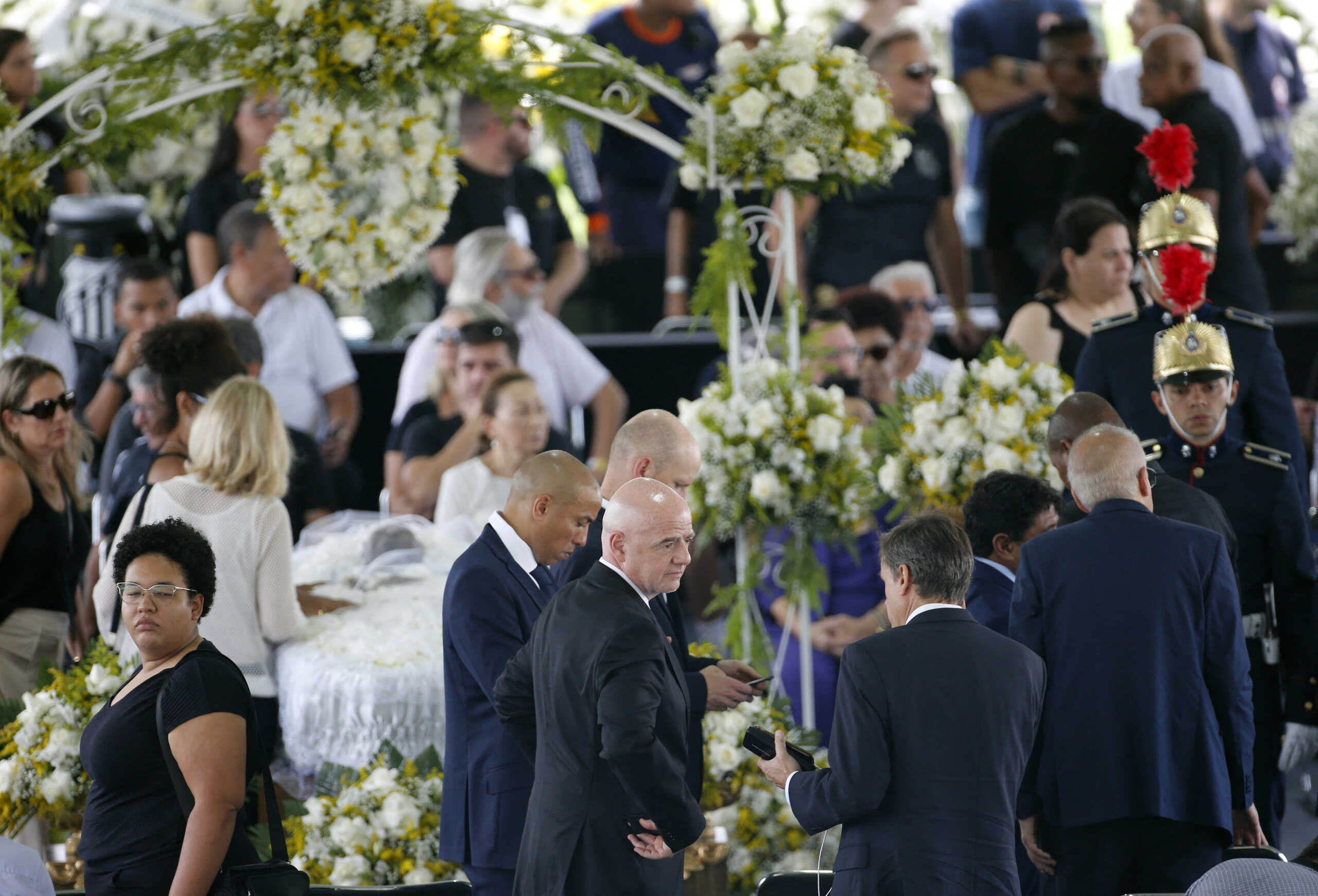Soccer Football - Death of Brazilian soccer legend Pele - Vila Belmiro Stadium, Santos, Brazil - January 2, 2023 SENSITIVE MATERIAL. THIS IMAGE MAY OFFEND OR DISTURB, FIFA president Gianni Infantino is pictured with mourners as the body of Brazilian soccer legend Pele is seen in his casket, as he lays in state on the pitch of his former club Santos' Vila Belmiro stadium REUTERS