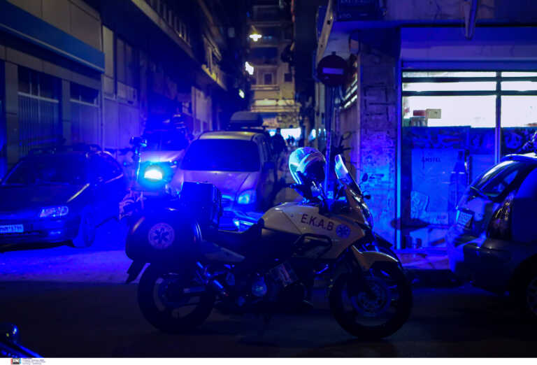 Πυροβολισμοί στη Βούλα με έναν τραυματία – Μαχαιρώματα στην Αργυρούπολη