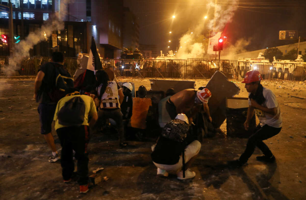 Περισσότεροι από 120.000 διαδηλωτές τραυματίστηκαν από αστυνομικούς στον πλανήτη από το 2015, αναφέρει διεθνής έκθεση