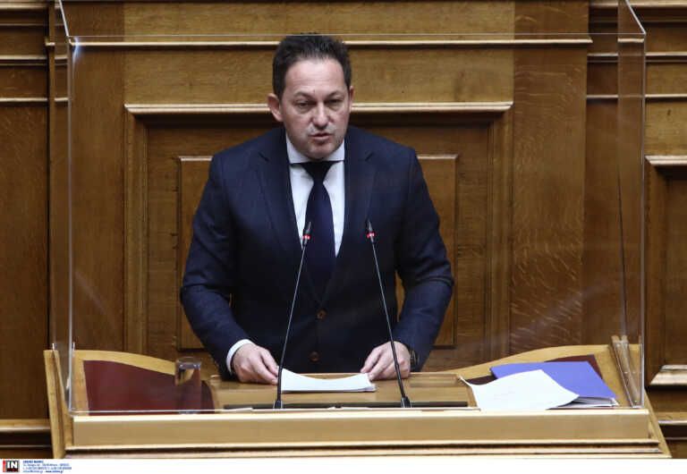 «Στον ΣΥΡΙΖΑ κάνουν πως δεν καταλαβαίνουν τι ακούνε» απαντά ο Πέτσας  - «Εκτός γραμμής Τσίπρα ο Ζαχαριάδης»