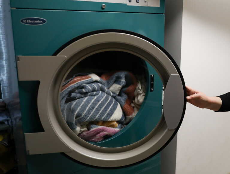Γαλλία: Νεκρό μέσα σε πλυντήριο ρούχων βρέθηκε 3χρονο κοριτσάκι στο Παρίσι
