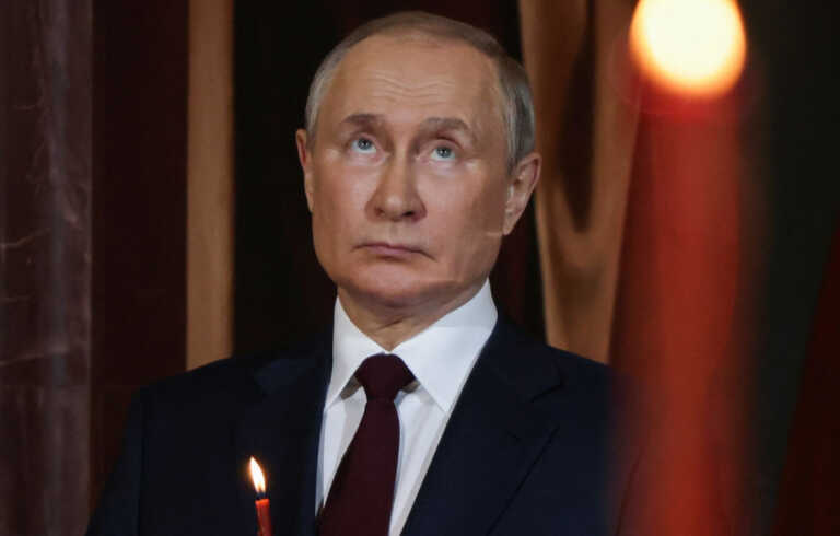 Μόνος ο Βλαντιμίρ Πούτιν στη λειτουργία των Χριστουγέννων στο Κρεμλίνο