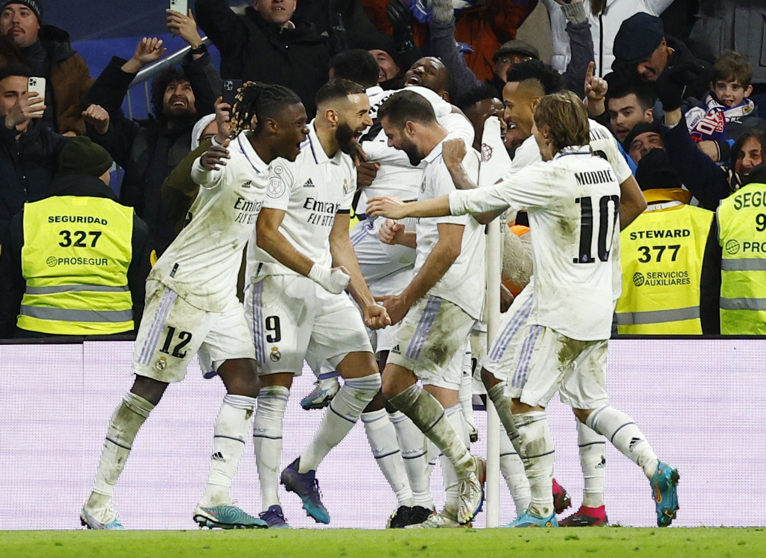 Soccer Football - Copa del Rey - Quarter Final - Real Madrid v Atletico Madrid - Santiago Bernabeu, Madrid, Spain - January 26, 2023 Real Madrid's Karim Benzema celebrates scoring their second goal with Eduardo Camavinga, Luka Modric and teammates REUTERS
