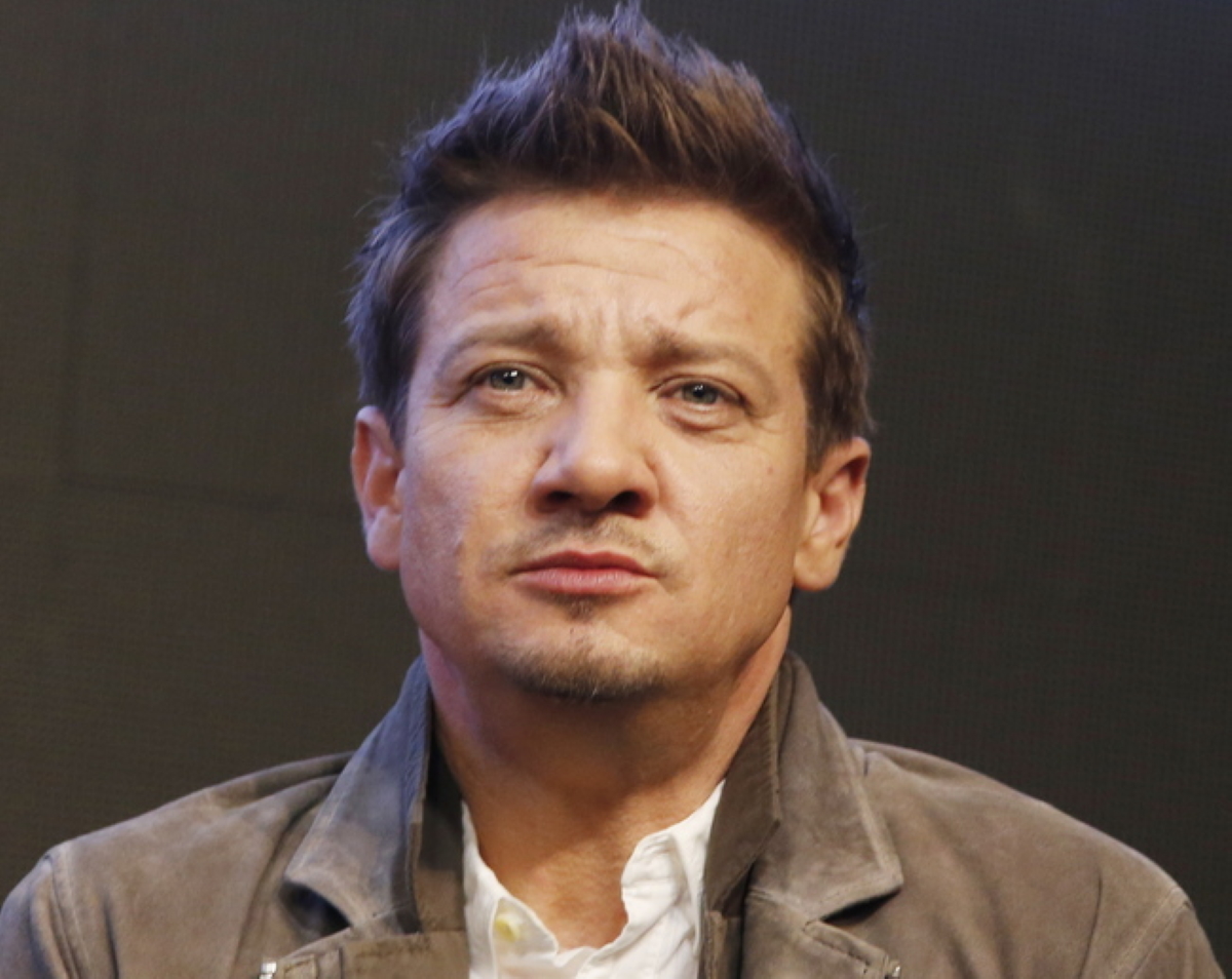 Ο Jeremy Renner νοσηλεύεται με «αμβλύ τραύμα» στο στήθος – Έκανε ήδη δύο χειρουργεία