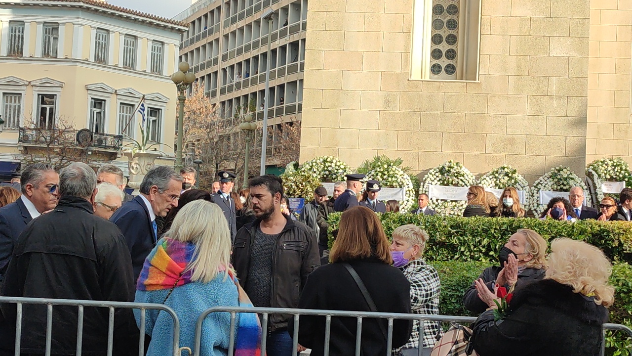 Κηδεία τέως Βασιλιά Κωνσταντίνου: Ο Αντώνης Σαμαράς στο λαϊκό προσκύνημα