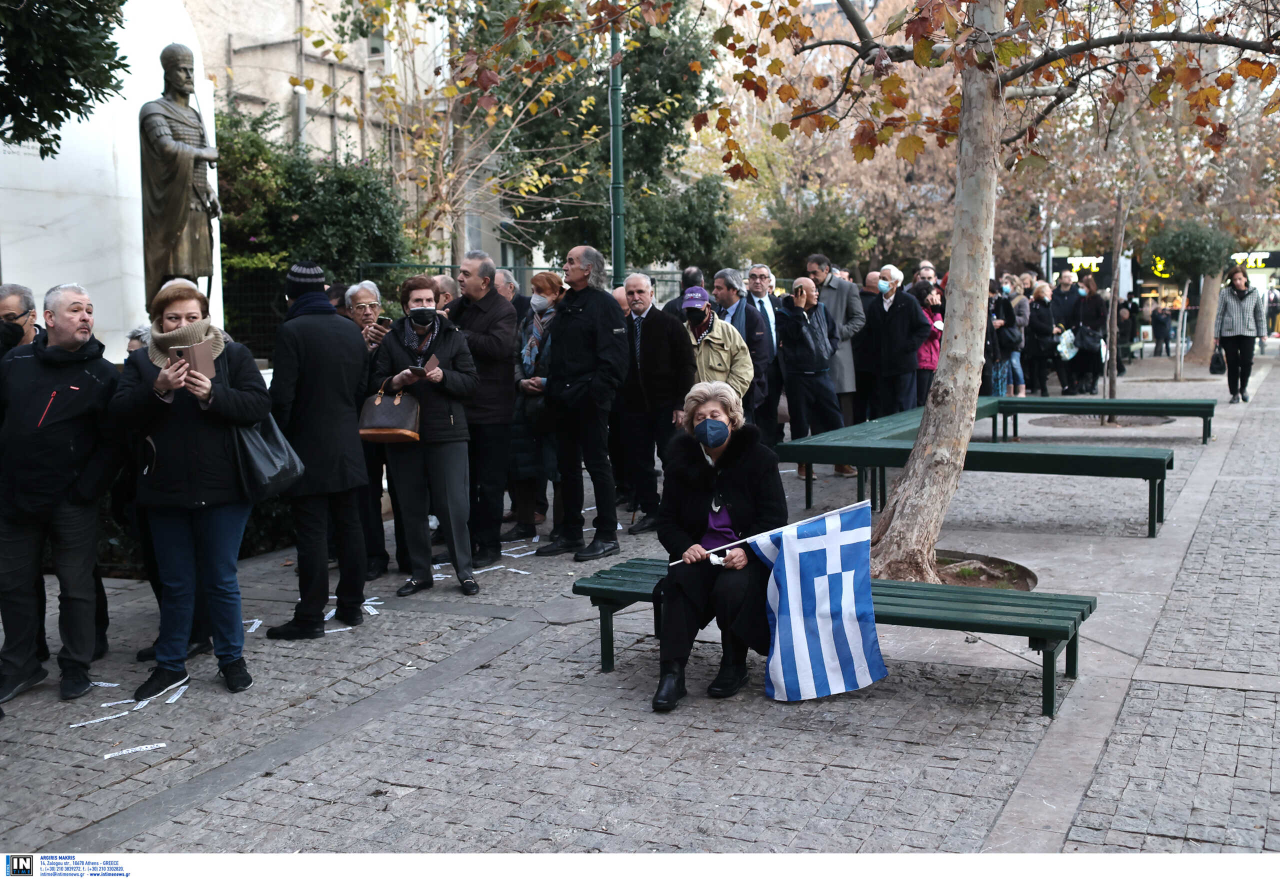 Κηδεία τέως βασιλιά Κωνσταντίνου: Ουρά εκατοντάδων μέτρων στο λαϊκό προσκύνημα