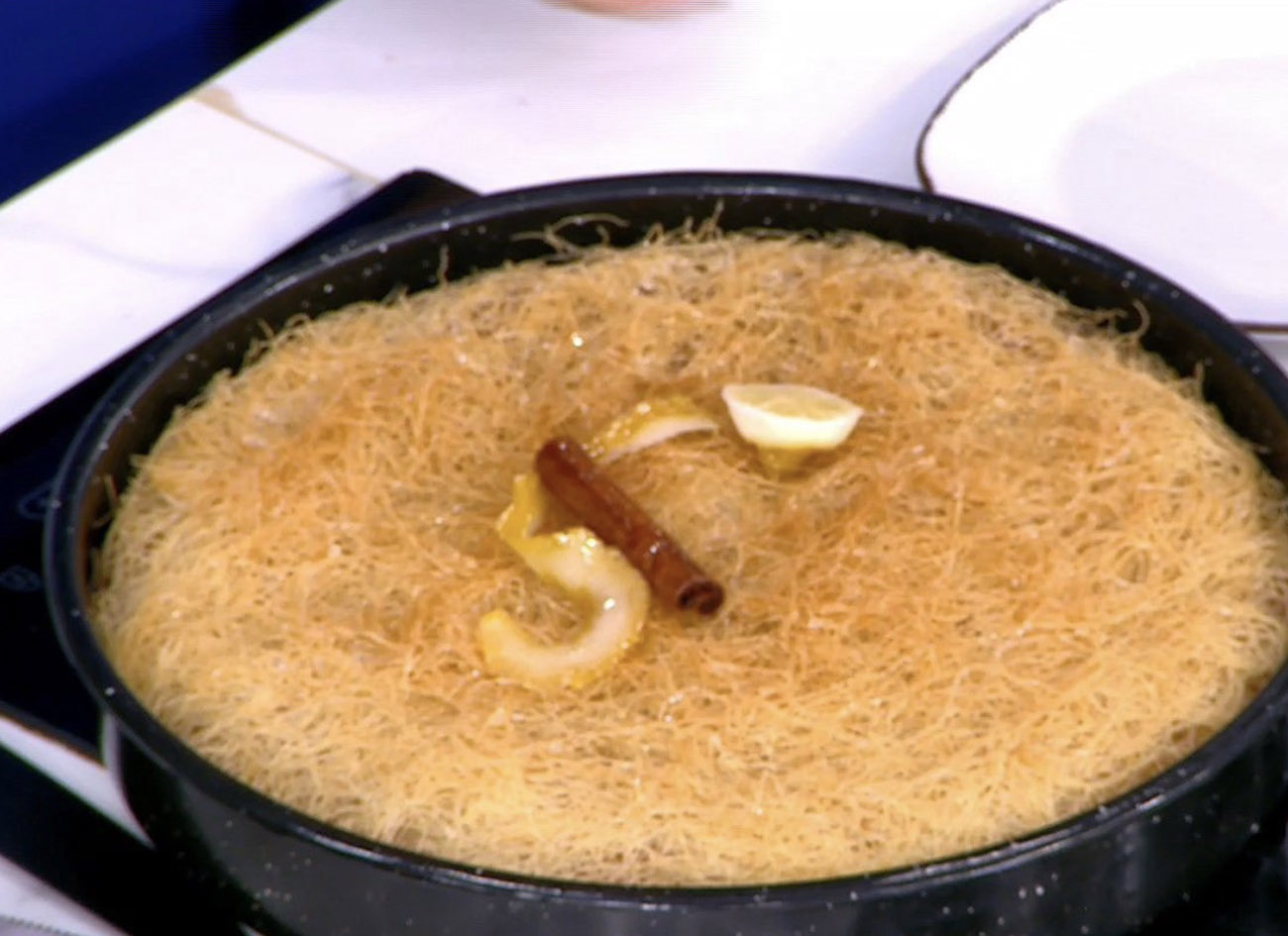 Συνταγή: Γαλακτομπούρεκο με φύλλο κανταΐφι από την Αργυρώ Μπαρμπαρίγου