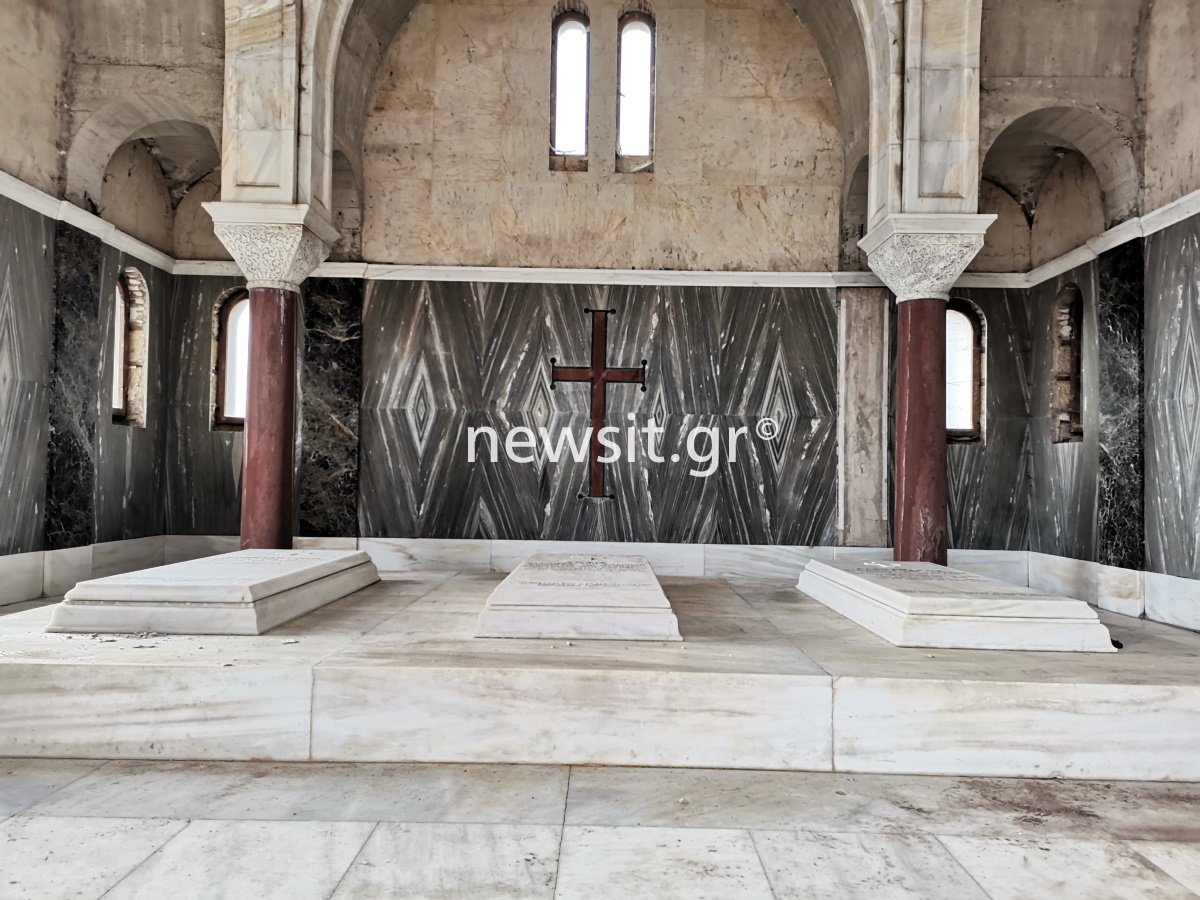 Τέως βασιλιάς Κωνσταντίνος: Εδώ θα ταφεί, δίπλα στους προγόνους του – Εικόνες από το Τατόι