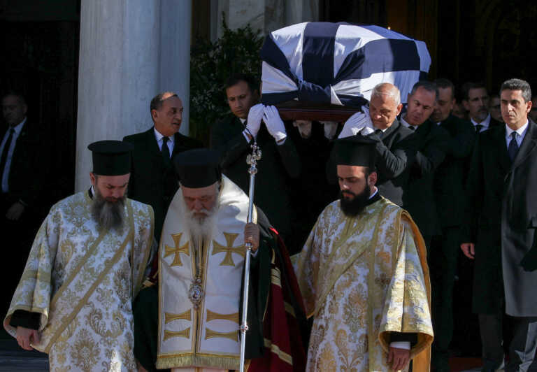 Πρώτη είδηση σε μεγάλα ειδησεογραφικά πρακτορεία η κηδεία του τέως βασιλιά Κωνσταντίνου