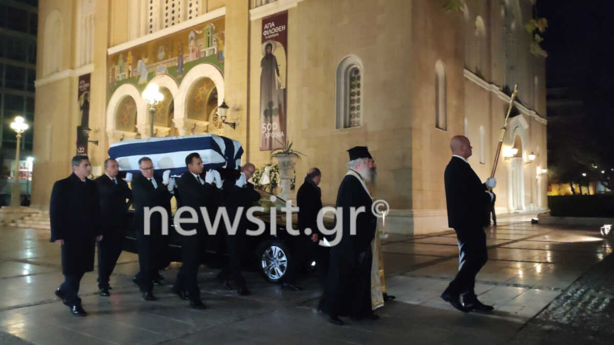 Κηδεία τέως βασιλιά Κωνσταντίνου: Στο Παρεκκλήσι της Μητρόπολης η σορός για το λαϊκό προσκύνημα