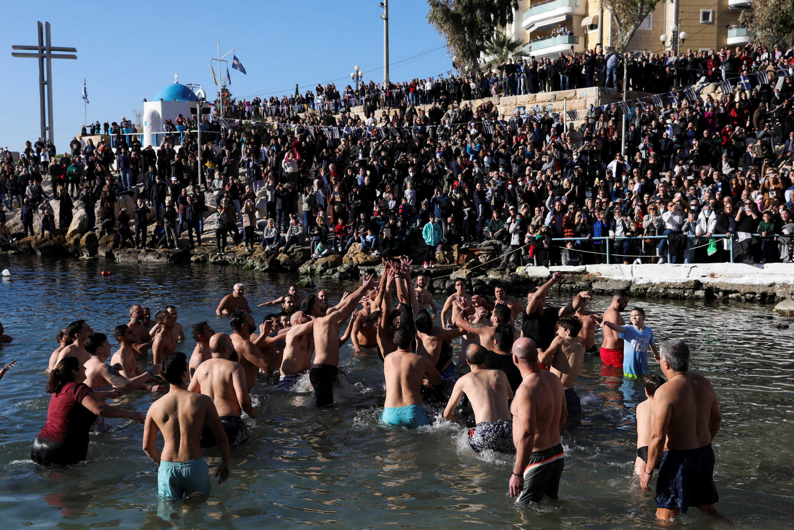 Θεοφάνεια: Με κατάνυξη και λαμπρότητα οι εορτασμοί σε όλη την Ελλάδα