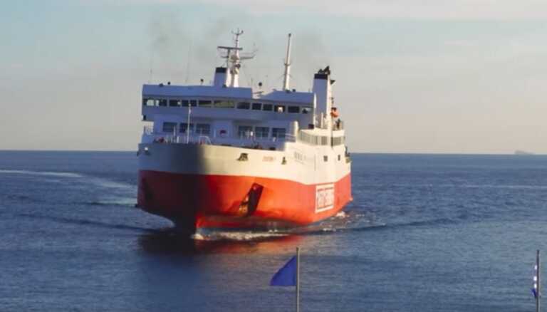 Καπετάνιος «μαέστρος» στην Τήνο χρειάζεται μόνο 3 λεπτά για να δέσει το πλοίο με ασφάλεια στο λιμάνι