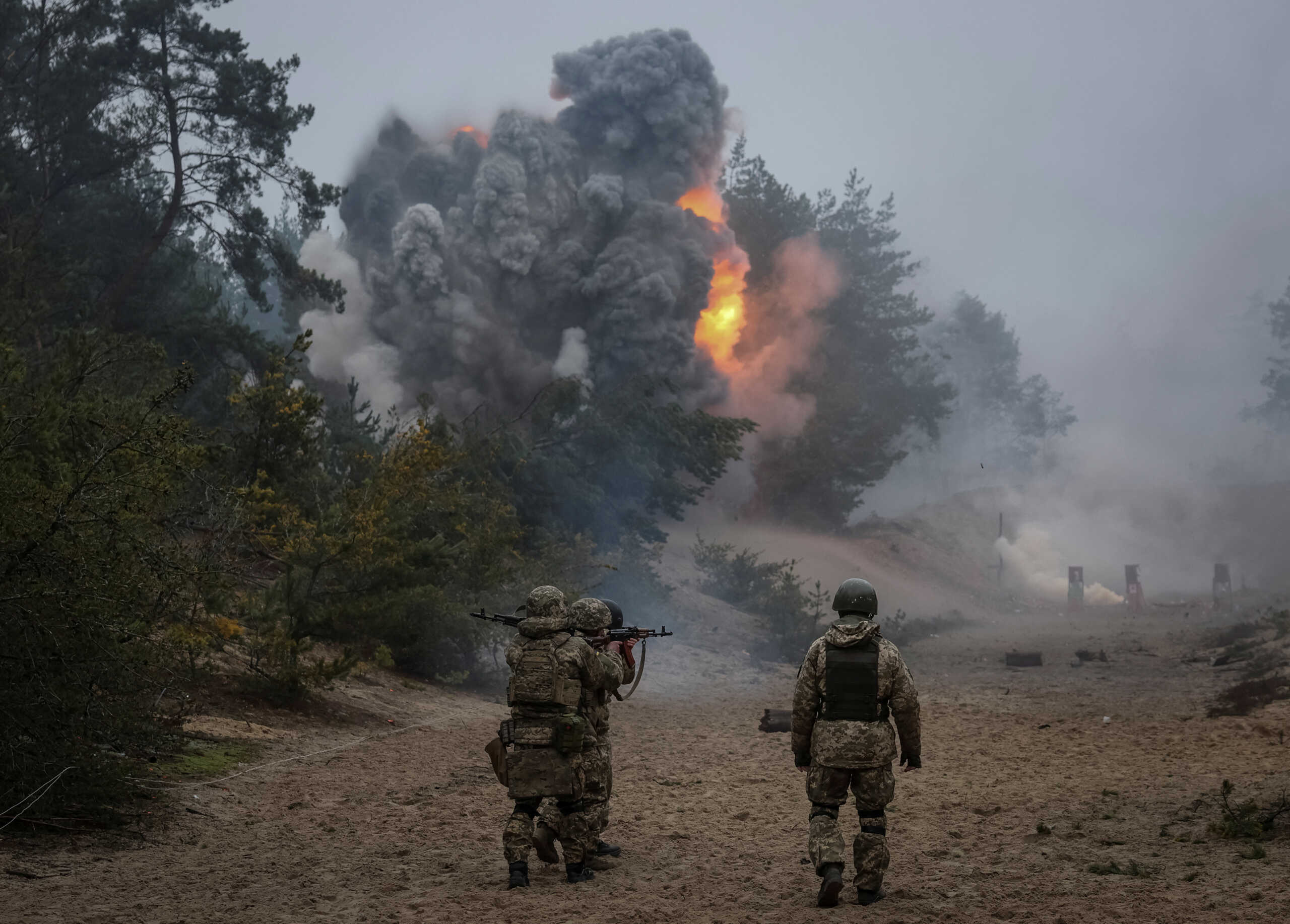 Ukrainian servicemen from the Volyn Territorial Defence brigade attend an exercise near the border with Belarus, amid Russia's attack on Ukraine, in Volyn region, Ukraine January 12, 2023. REUTERS