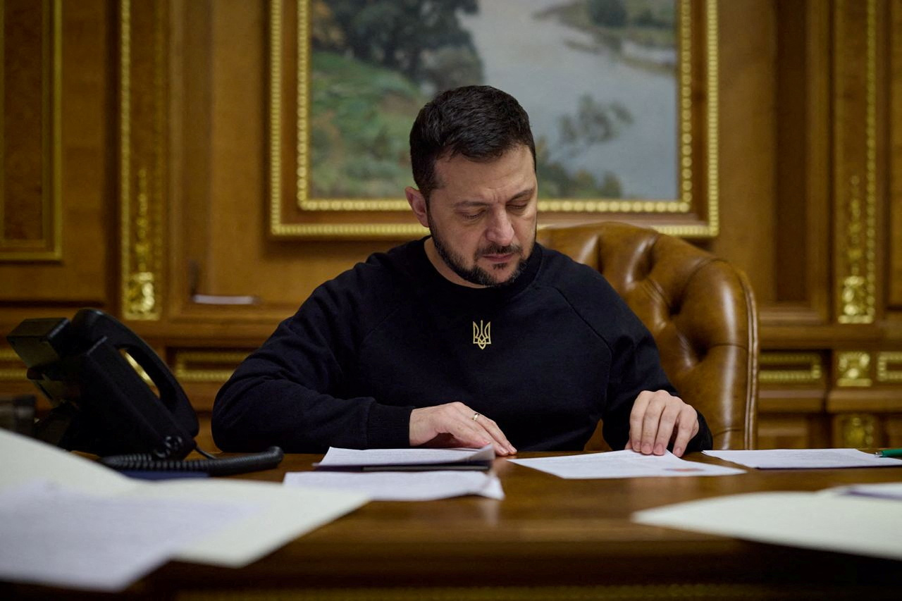 Ukraine's President Volodymyr Zelenskiy attends a phone call with Britain's Prime Minister Rishi Sunak, amid Russia's attack on Ukraine, in Kyiv, Ukraine January 14, 2023. Ukrainian Presidential Press Service