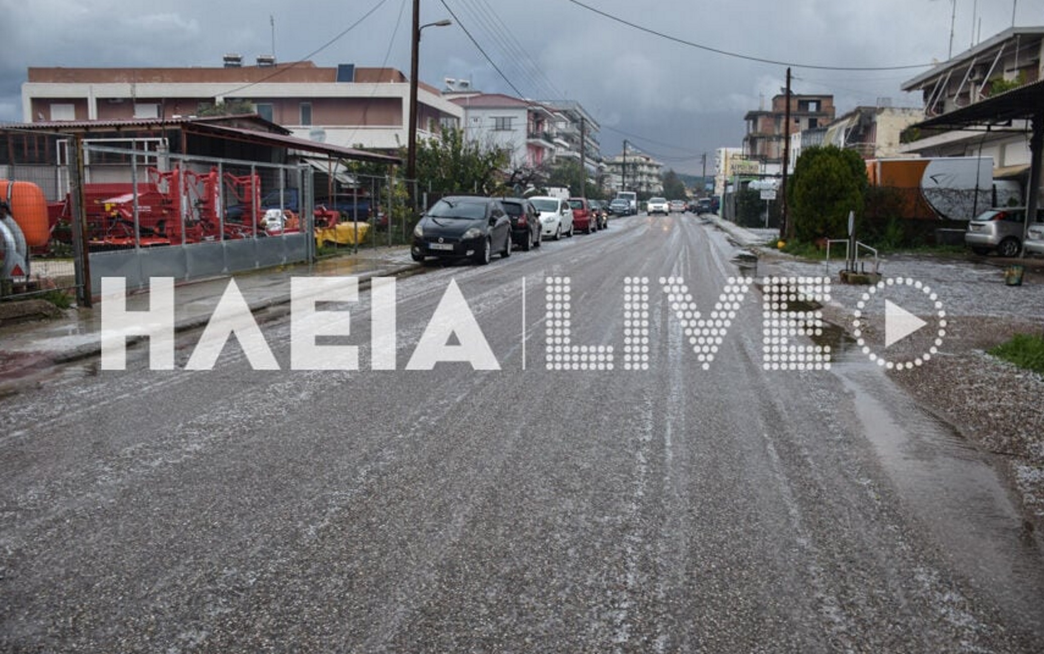 Καιρός – Πύργος: Η σφοδρή χαλαζόπτωση έντυσε την πόλη στα λευκά