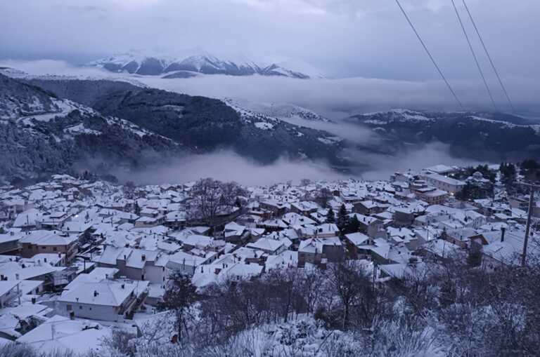 Παραμυθένια πλάνα με χιόνια στα ορεινά της Λάρισας - Εικόνες από πίνακα ζωγραφικής στην Ελασσόνα