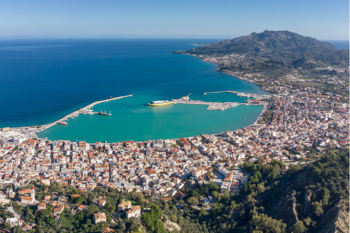 Με αφορμή έντονη σεισμική δραστηριότητα, εκπρόσωποι της Πολιτικής Προστασίας συμμετέχουν στη συνεδρίαση του Συντονιστικού Οργάνου στη Ζάκυνθο, Παρασκευή 26 Οκτωβρίου 2017. Μεταξύ άλλων μετείχαν ο αντιπεριφερειάρχης Ζακύνθου Λευτέρης Νιοτόπουλος, ο βουλευτής Ζακύνθου του ΣΥΡΙΖΑ, Σταύρος Κοντονής, ο γενικός γραμματέας Πολιτικής Προστασίας, Γιάννης Ταφύλλης, η ειδική γραμματέας Επικοινωνιακής Διαχείρισης Κρίσεων του Υπουργείου Ψηφιακής Πολιτικής, Τηλεπικοινωνιών και Ενημέρωσης, Φωτεινή Παντιώρα και ο πρόεδρος του ΟΑΣΠ , Ευθύμης Λέκκας. ΑΠΕ-ΜΠΕ