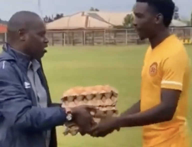 Ο MVP στην Ζάμπια πήρε για βραβείο πέντε μεγάλες καρτέλες με αυγά