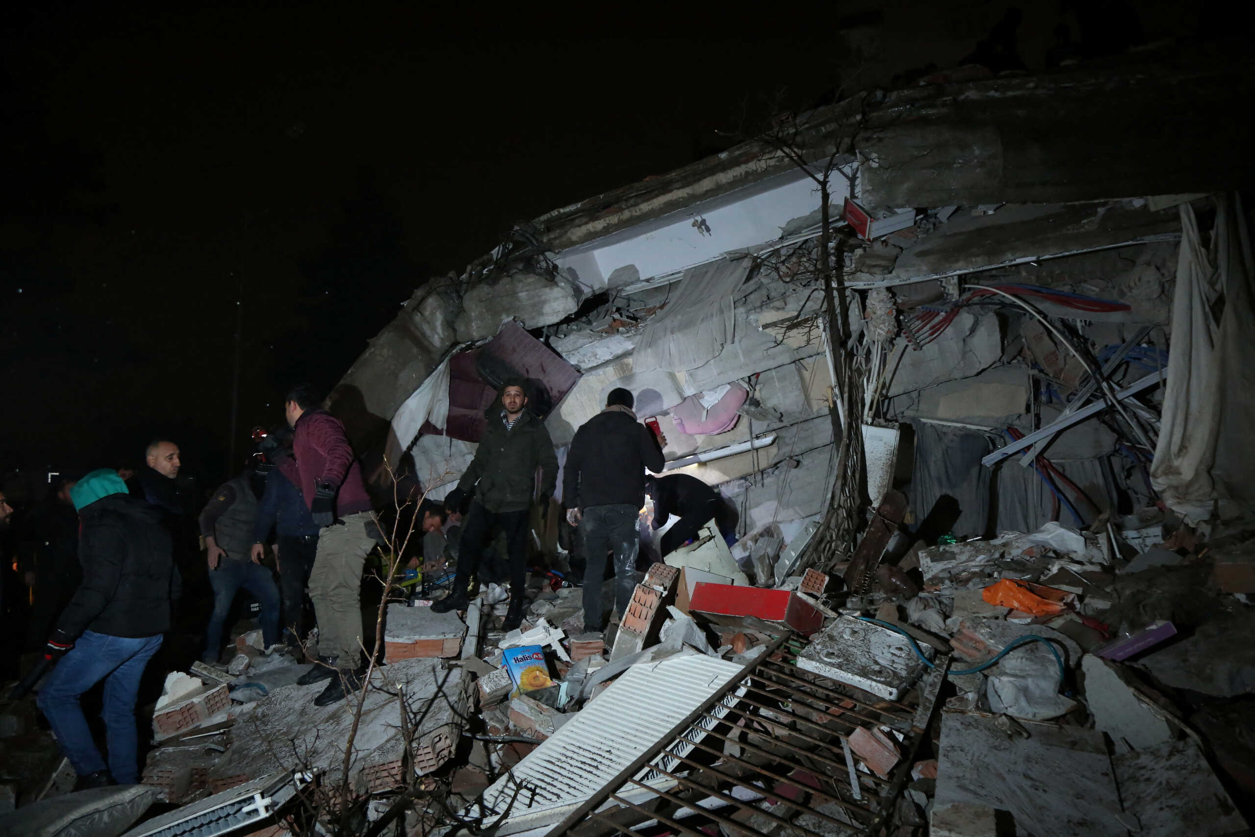 People search through rubble following an earthquake in Diyarbakir, Turkey February 6, 2023. REUTERS