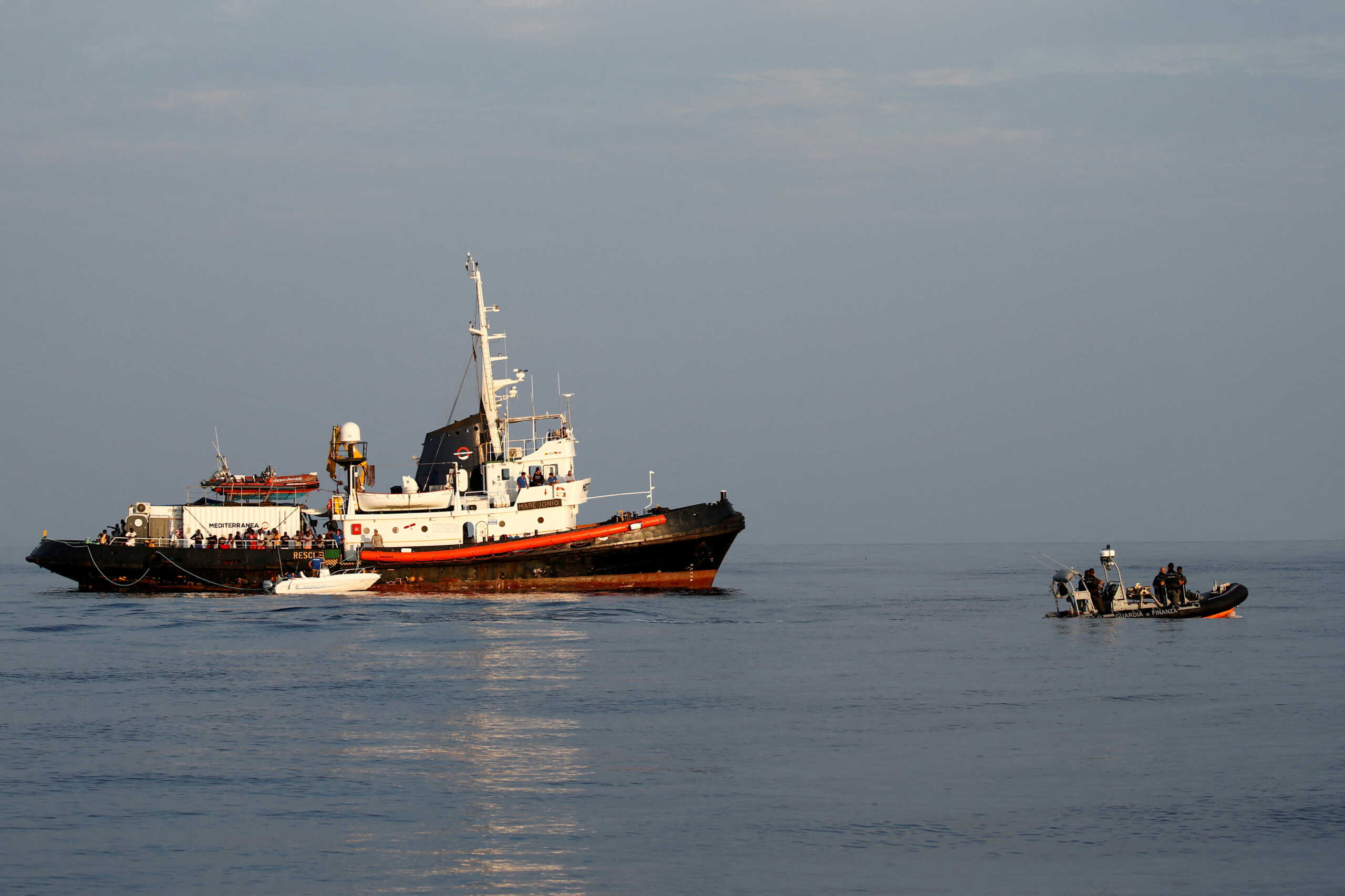 Ιταλία: Κατασχέθηκε στη Λαμπεντούζα πλοίο διάσωσης μεταναστών – Η σχέση με τον Banksy
