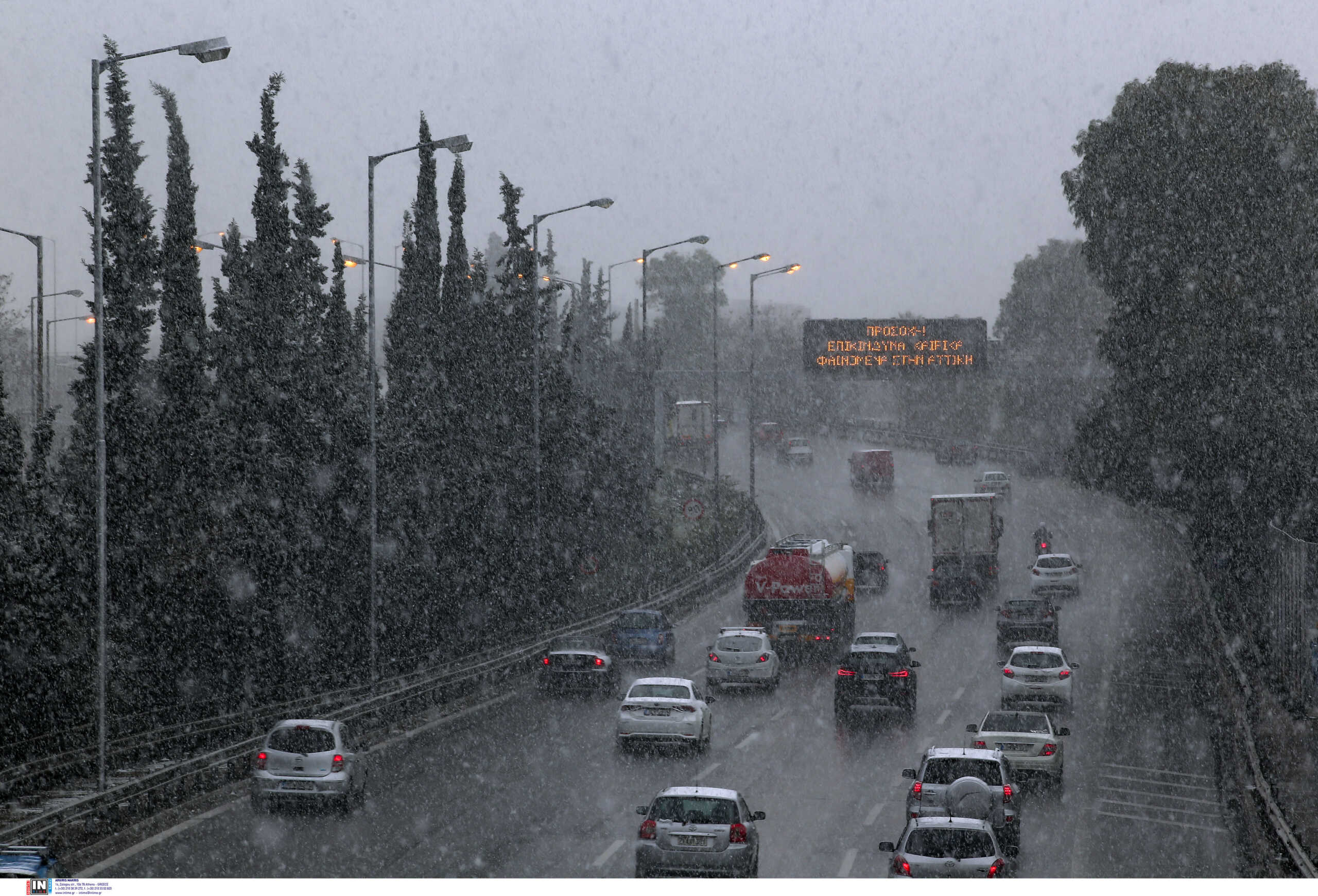 Καιρός – Φθιώτιδα: Δίπλωσαν νταλίκες στην Εθνική Οδό, λίγο μετά το άνοιγμά της – Με δυσκολίες η κυκλοφορία