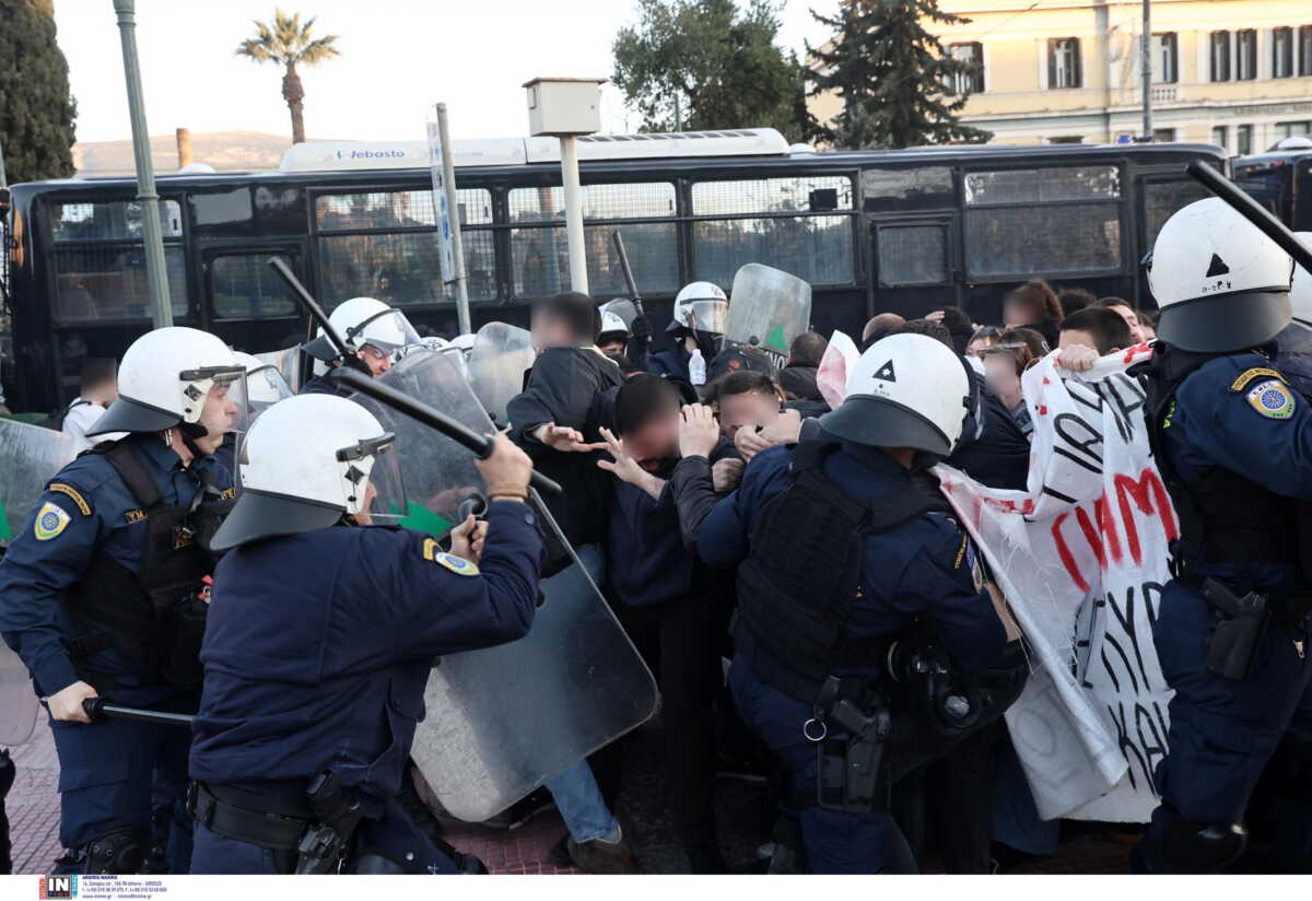 ΣΥΡΙΖΑ για επεισόδια: «Αυταρχική στάση της κυβέρνησης Μητσοτάκη στη συγκέντρωση των εκπαιδευτικών»