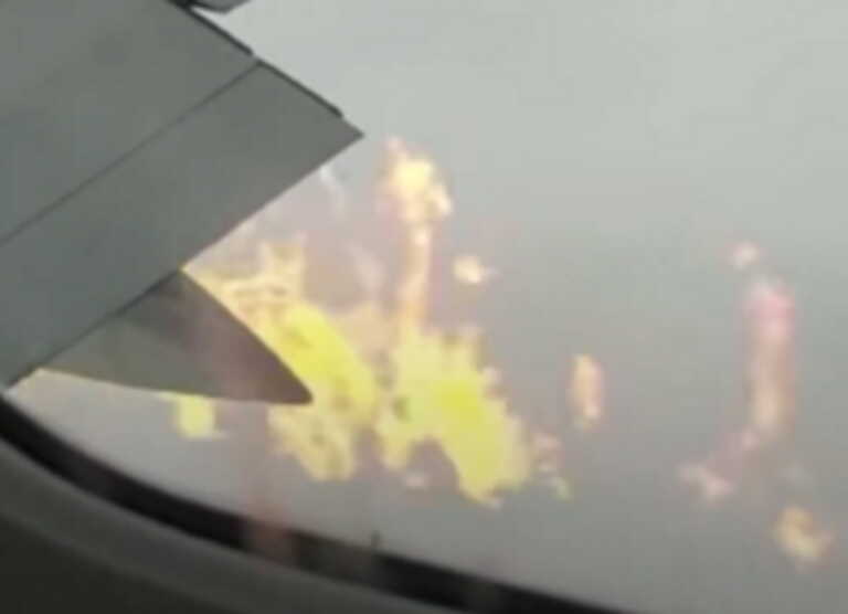Βίντεο με φλεγόμενο κινητήρα αεροπλάνου στη Βρετανία - Τρόμος στον αέρα για εκατοντάδες επιβάτες