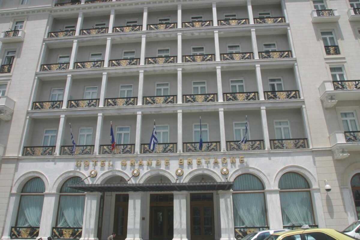 Λάμψα: Η ιδιοκτήτρια εταιρεία των ξενοδοχείων Μεγάλη Βρετανία και King George δίνει διευκρινίσεις για τα δάνεια