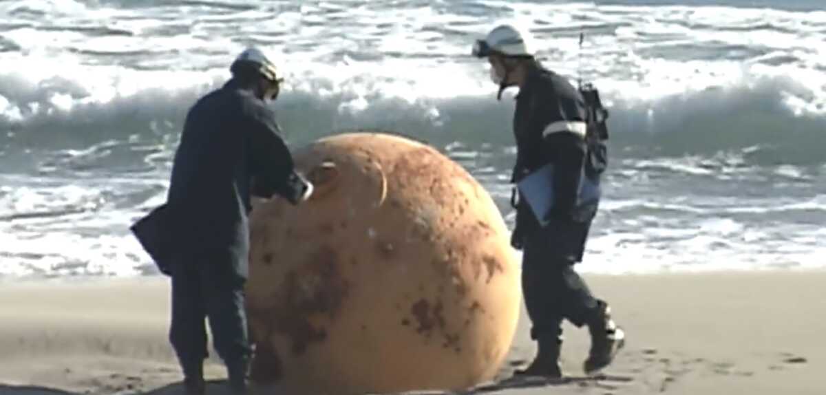 Ιαπωνία: Μυστηριώδες αντικείμενο βρέθηκε σε ακτή – Πήραν φωτιά οι θεωρίες συνωμοσίας