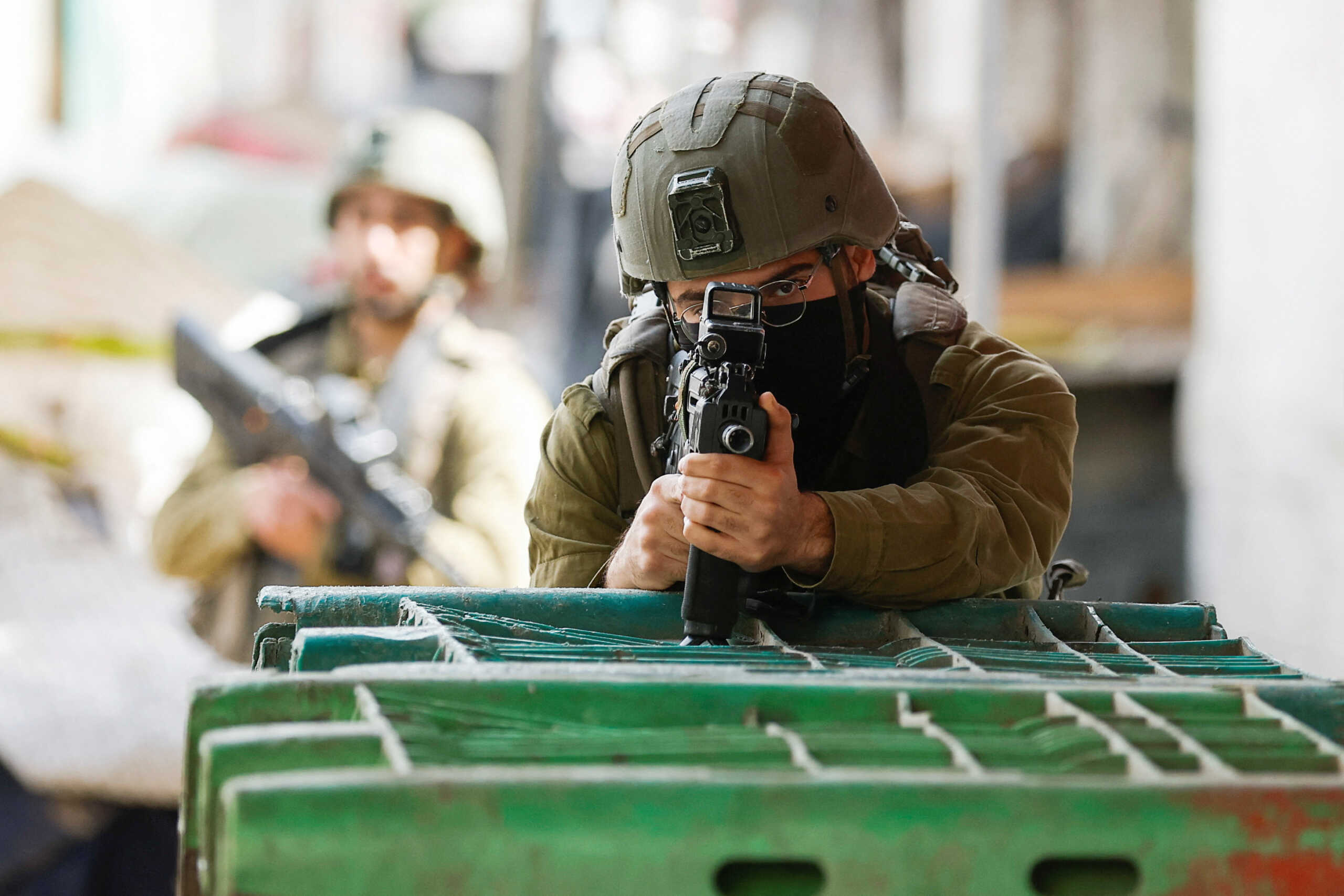 Συνάντηση Ισραηλινών – Παλαιστινίων στην Άκαμπα για να σταματήσει ο νέος αιματηρός κύκλος βίας στα κατεχόμενα