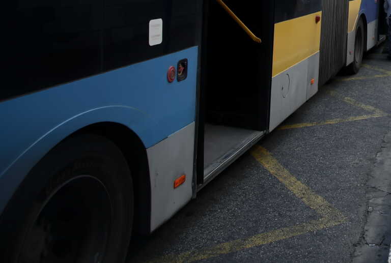Ατύχημα σε λεωφορείο του ΟΑΣΑ και τραυματισμός επιβάτιδος - Μεγάλη καθυστέρηση στο δρομολόγιο
