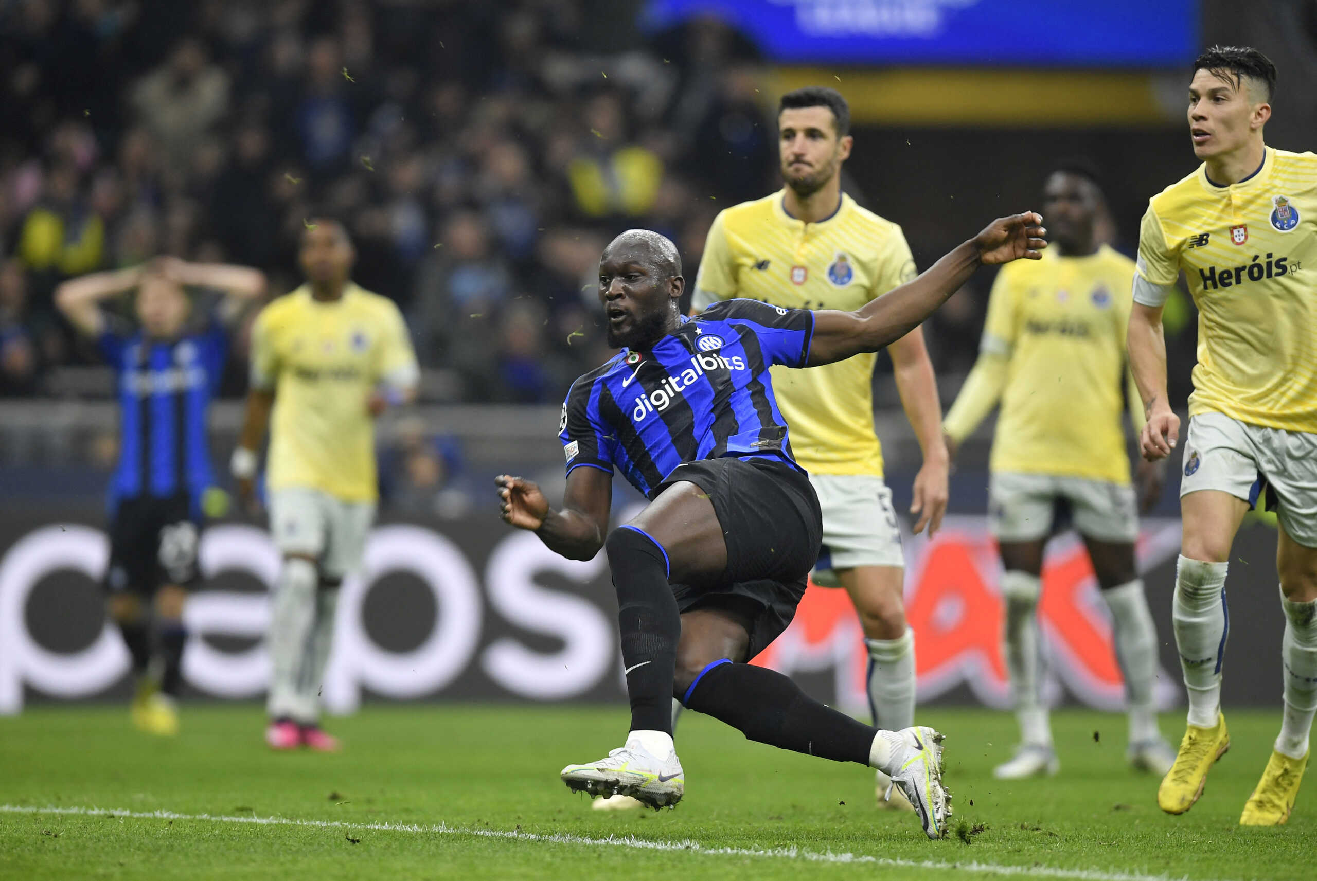 Soccer Football - Champions League - Round of 16 First Leg - Inter Milan v FC Porto - San Siro, Milan, Italy - February 22, 2023 Inter Milan's Romelu Lukaku scores their first goal REUTERS