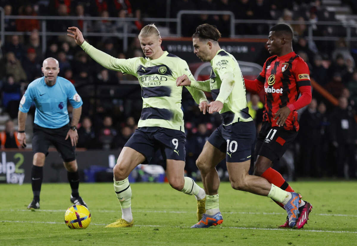 Soccer Football - Premier League - AFC Bournemouth v Manchester City - Vitality Stadium, Bournemouth, Britain - February 25, 2023 Manchester City's Erling Braut Haaland and Jack Grealish in action with AFC Bournemouth's Dango Outtara Action Images via Reuters