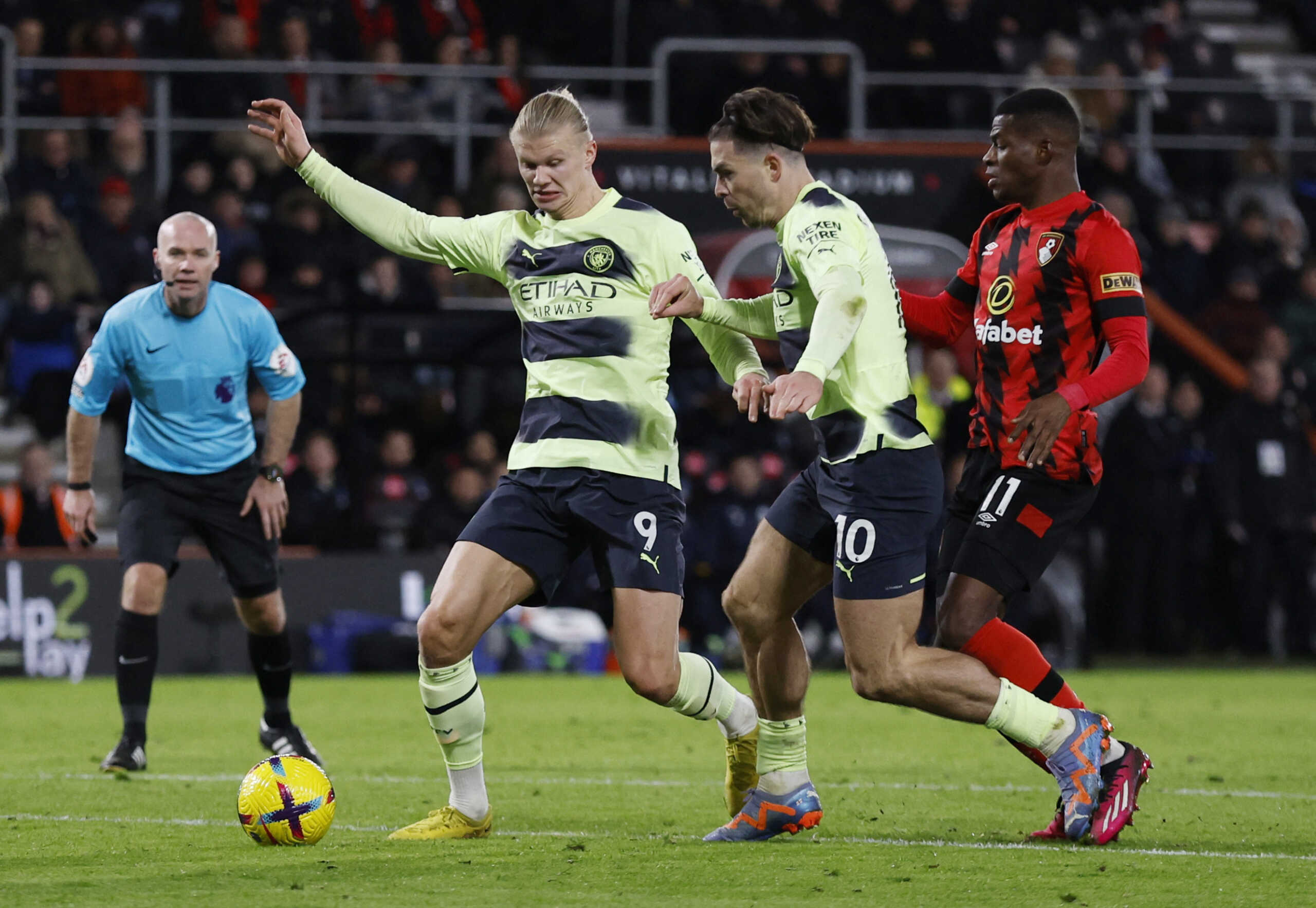 Soccer Football - Premier League - AFC Bournemouth v Manchester City - Vitality Stadium, Bournemouth, Britain - February 25, 2023 Manchester City's Erling Braut Haaland and Jack Grealish in action with AFC Bournemouth's Dango Outtara Action Images via Reuters