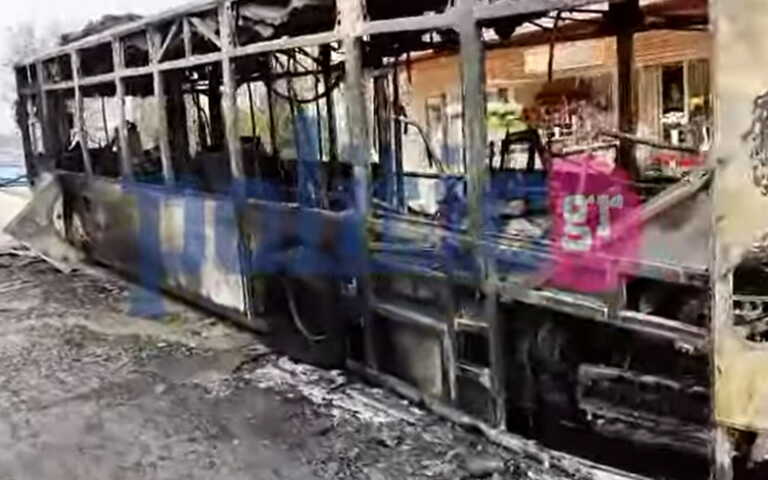 Θεσσαλονίκη: Λεωφορείο του ΟΑΣΘ άρπαξε φωτιά και έγινε «κάρβουνο» – Βίντεο με το κατεστραμμένο όχημα