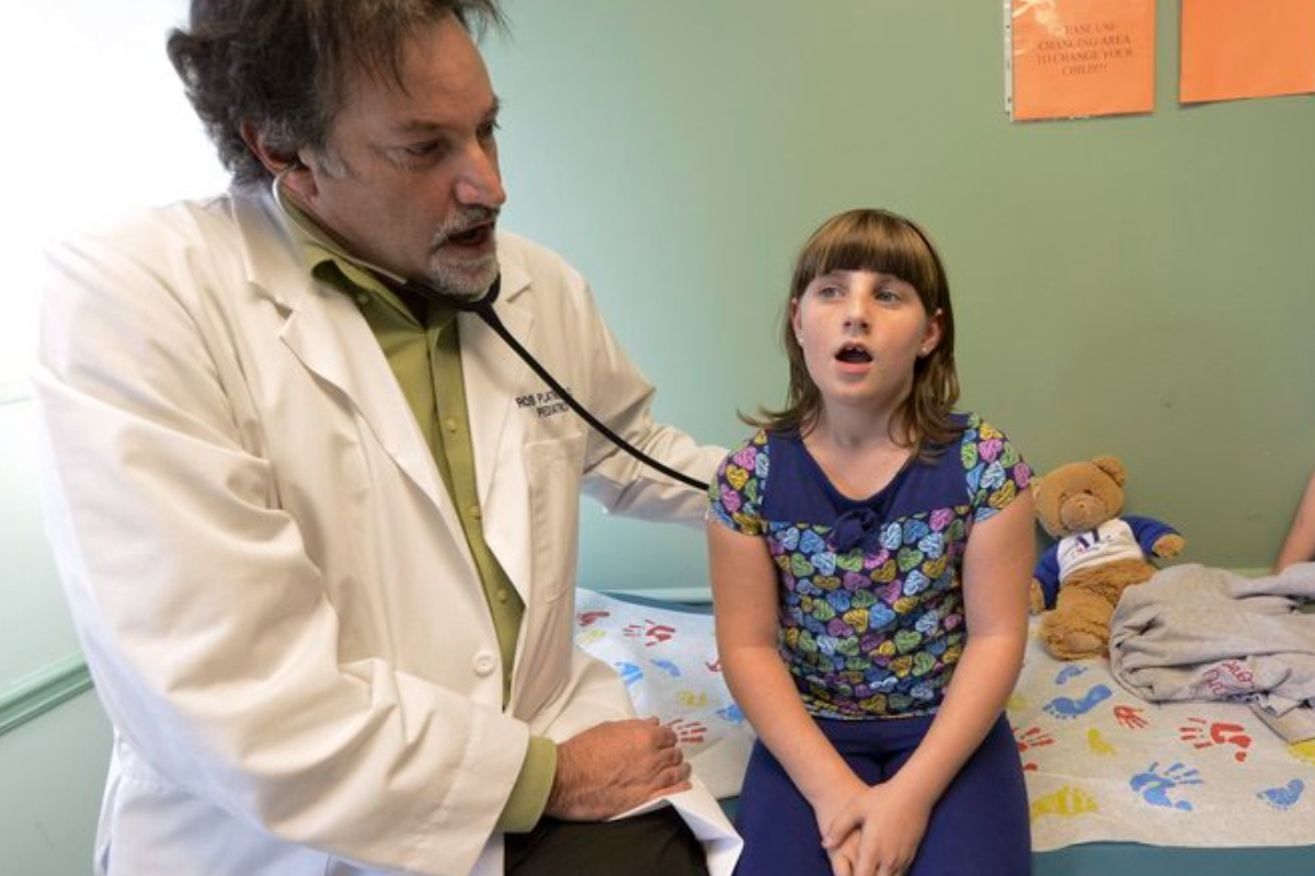 Λοιμώξεις του αναπνευστικού στα παιδιά: Πώς επιδρούν σε ρινοφάρυγγα και αυτιά – Τι να κάνουν οι γονείς
