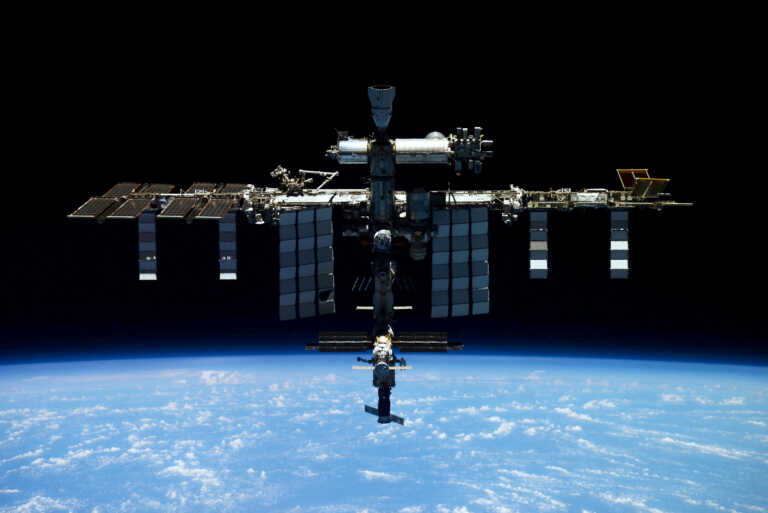 Αναβλήθηκε η εκτόξευση του διαστημόπλοιου με το οποίο θα επιστρέψουν στη Γη αστροναύτες από το διαστημικό σταθμό ISS