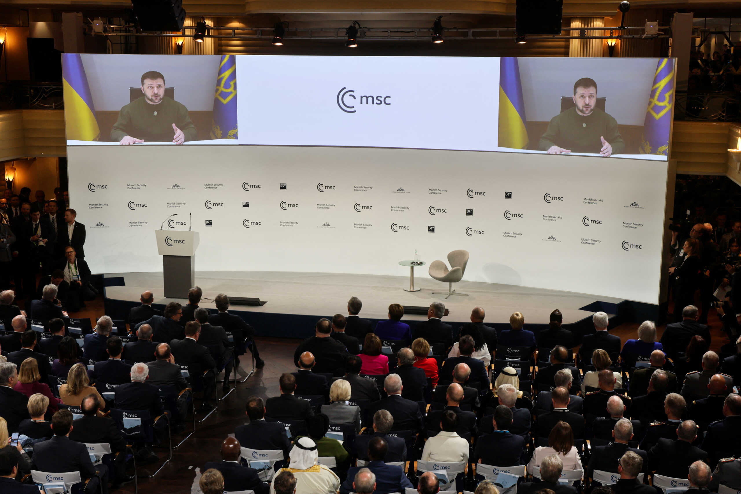 Ζελένσκι προς Διάσκεψη του Μονάχου: Οι Δαυΐδ αυτού του κόσμου πρέπει να νικήσουν τους Γολιάθ σαν τον Πούτιν