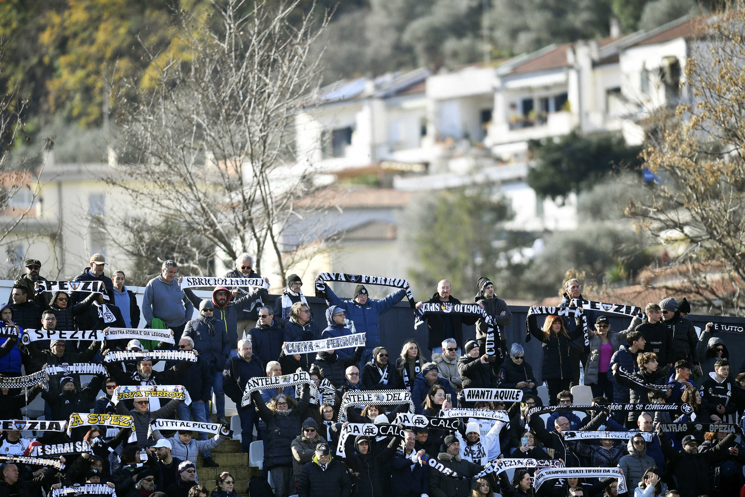 Ασέβεια από τους οπαδούς της Σπέτσια με σύνθημα για τον νεκρό Ντιέγκο Μαραντόνα