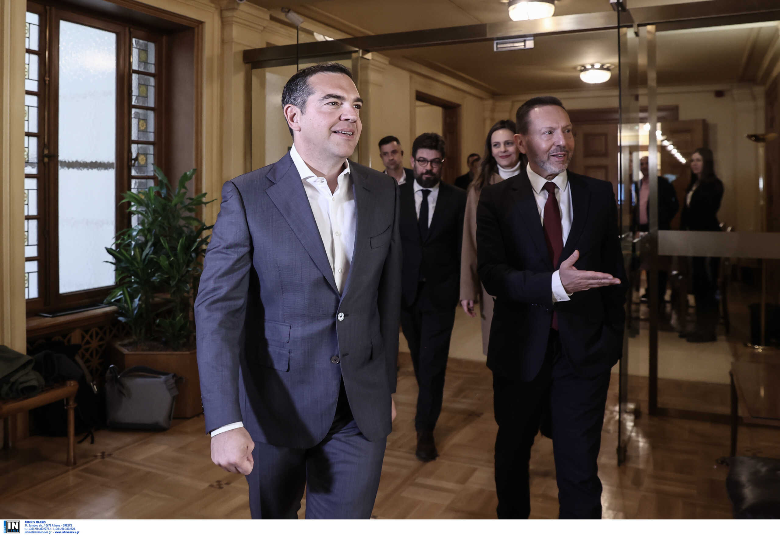 Τσίπρας μετά τη συνάντηση με Στουρνάρα: «Επίκειται τσουνάμι πλειστηριασμών, μη ανεκτή η υπερβολική κερδοφορία των τραπεζών»