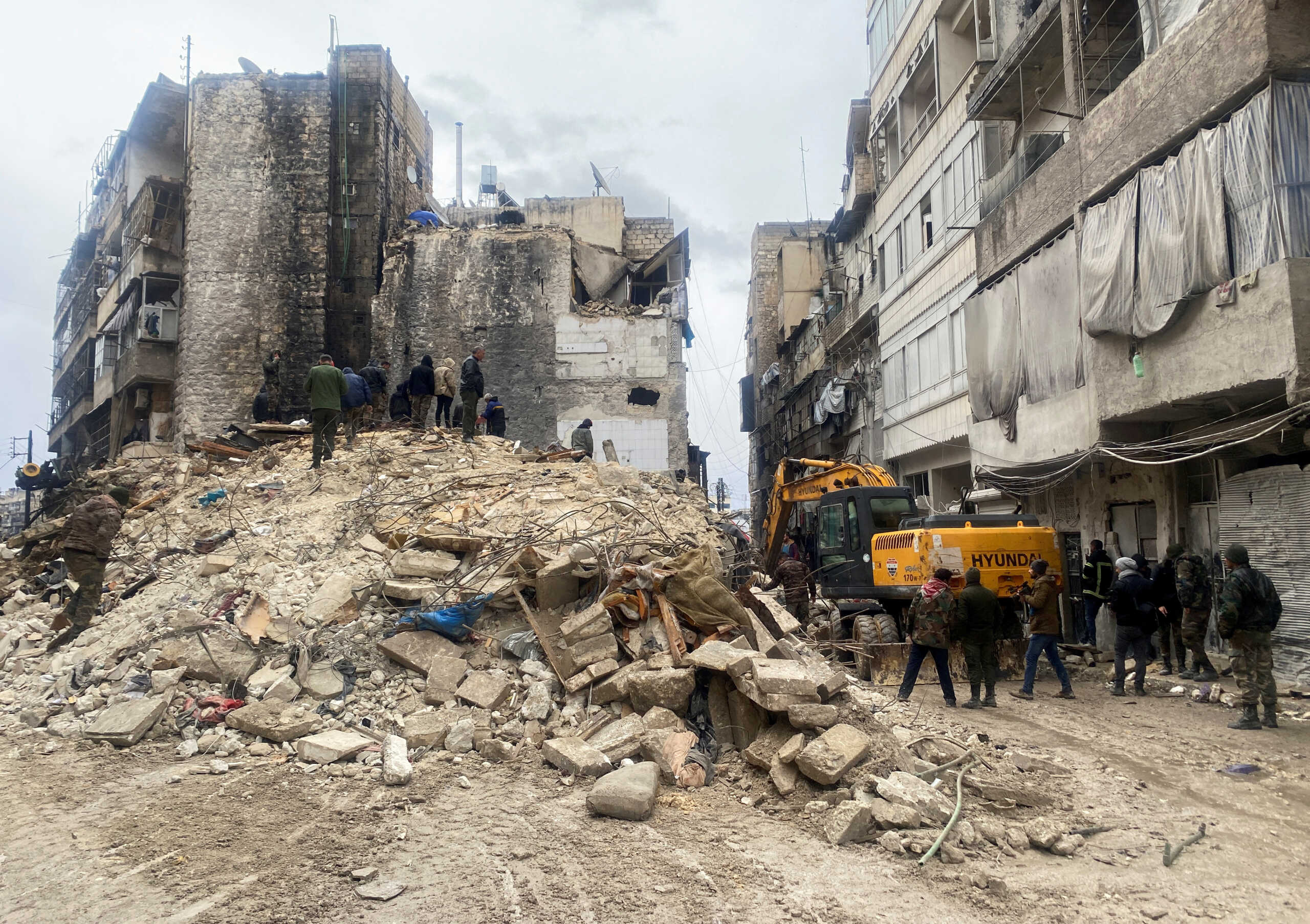 Σεισμός στην Τουρκία: Η Γαλλία στέλνει ένα νοσοκομείο εκστρατείας και άλλους 83 διασώστες