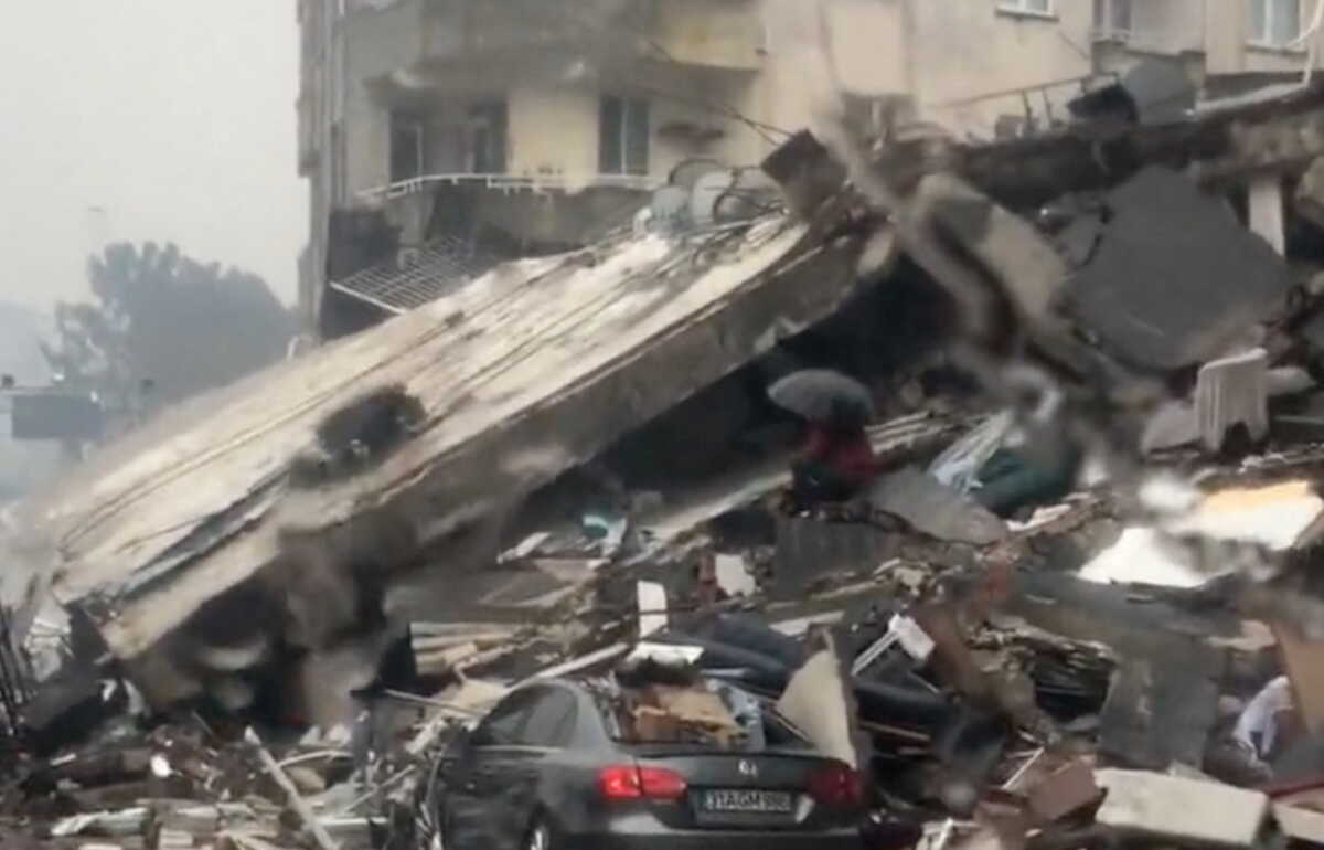 Σεισμός στην Τουρκία: Ώρες αγωνίας για την ομάδα βόλεϊ της Χατάισπορ που έχει παγιδευτεί στα συντρίμμια